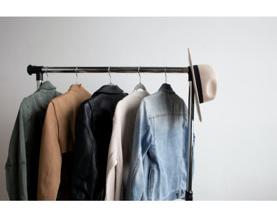 Comment trouver des cintres qui ne glissent pas dans mon dressing ? 